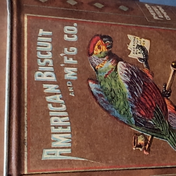 Vintage American Biscuit Tin,Brown With Parrot Design . - Picture 3 of 10
